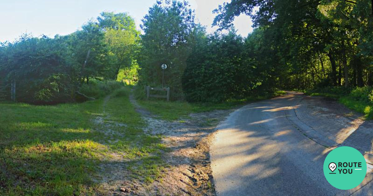 4 paden wegen kruisen elkaar aan het kempisch kanaal Kruispunt RouteYou