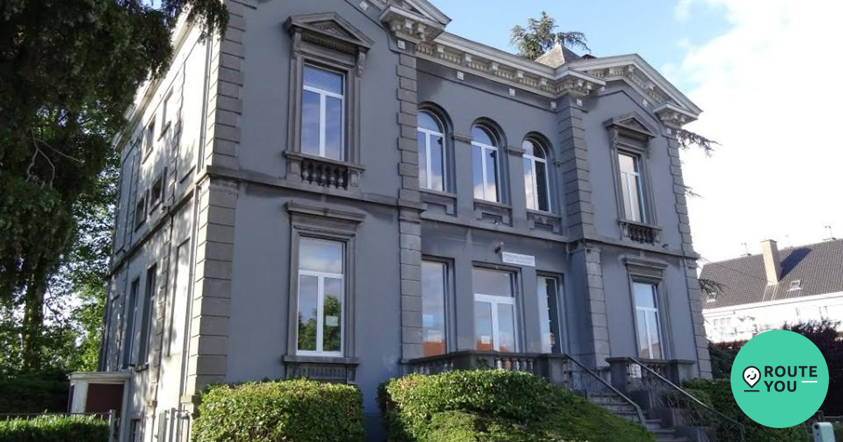 Gemeentehuis van Meerbeke Gemeentehuis RouteYou