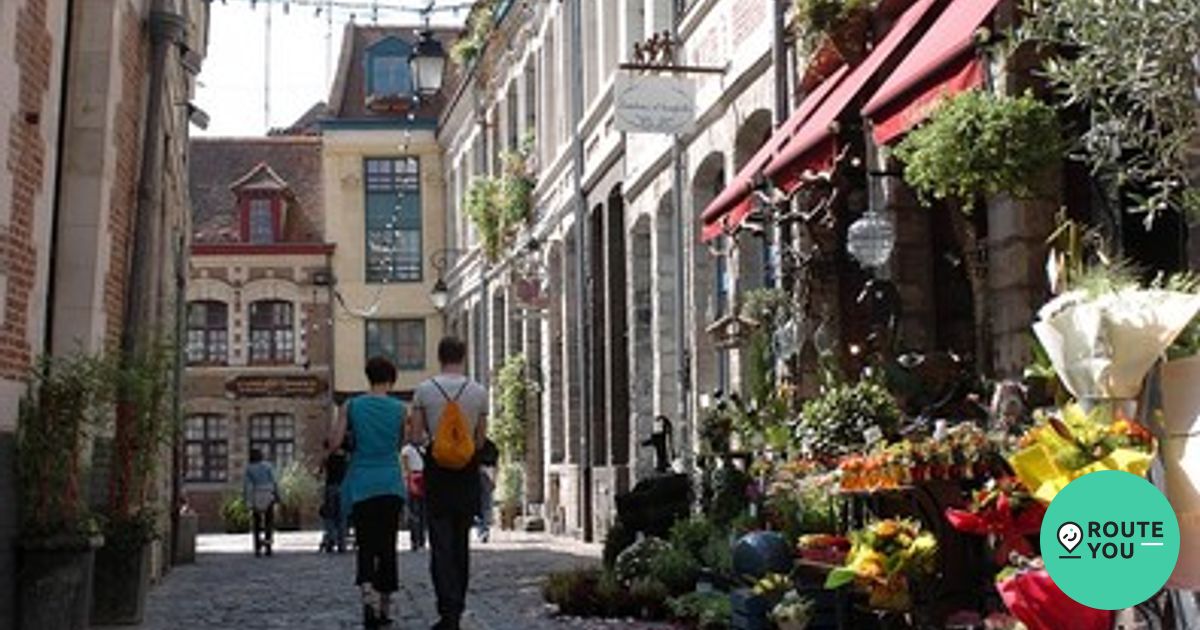 SHOPPING VIEUX LILLE - Rue commerçante | RouteYou