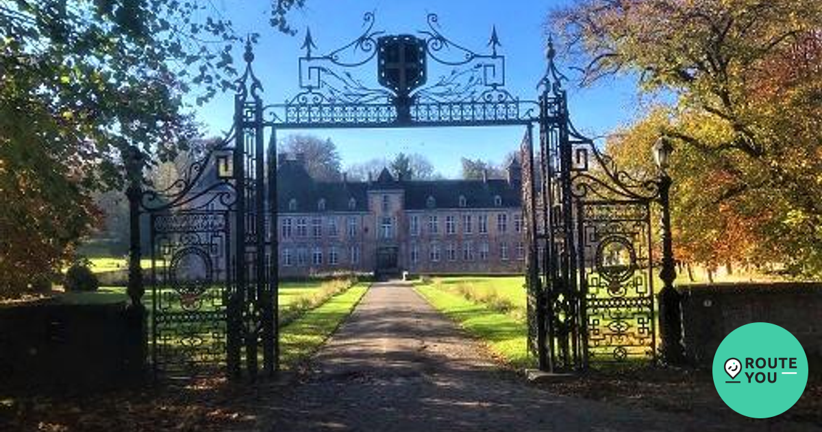 Smeedijzeren poort van het Chateau de Haltinne Kasteel RouteYou