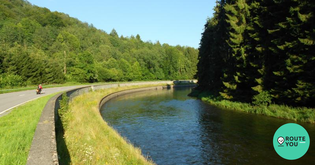 Herbeumont bocht in de weg - Rivier | RouteYou