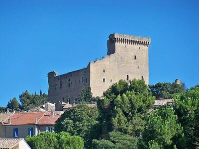 Une Journee A Velo Electrique Vers Le Chateau Chateau De Chateauneuf Du Pape Piste Velo Recreative Routeyou