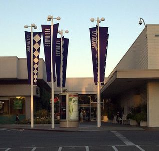 Emporium Mall - Wikipedia